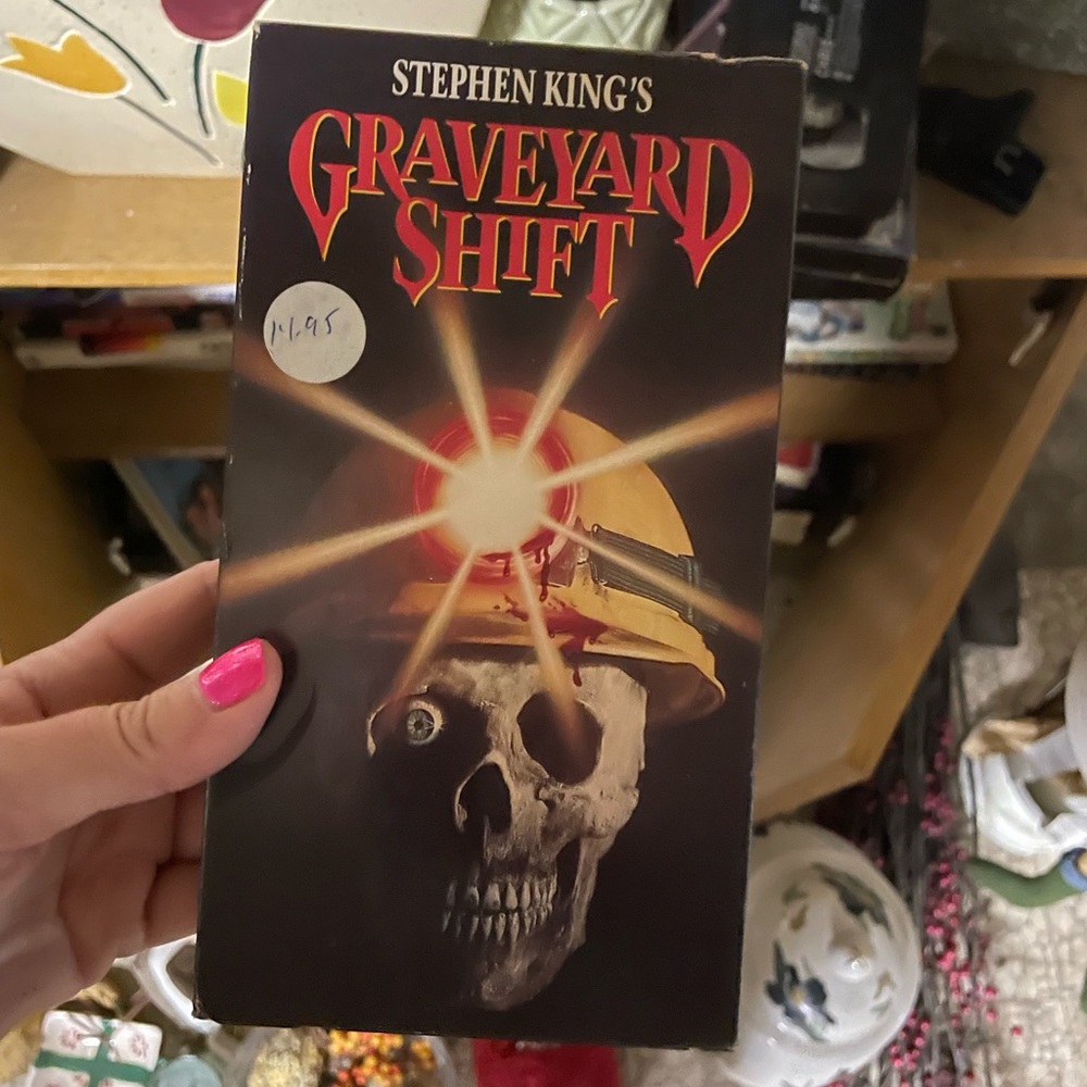 Vintage Stephen King's Graveyard Shift VHS